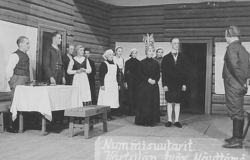 Aleksis Kivi: Nummisuutarit, morsian Irja Perho sekä sulhanen puusuutari Jaakko, Martti Selenius.