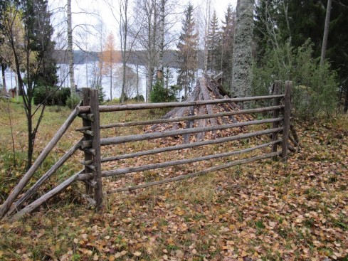 Vanhan veräjän luona syksyllä 2012